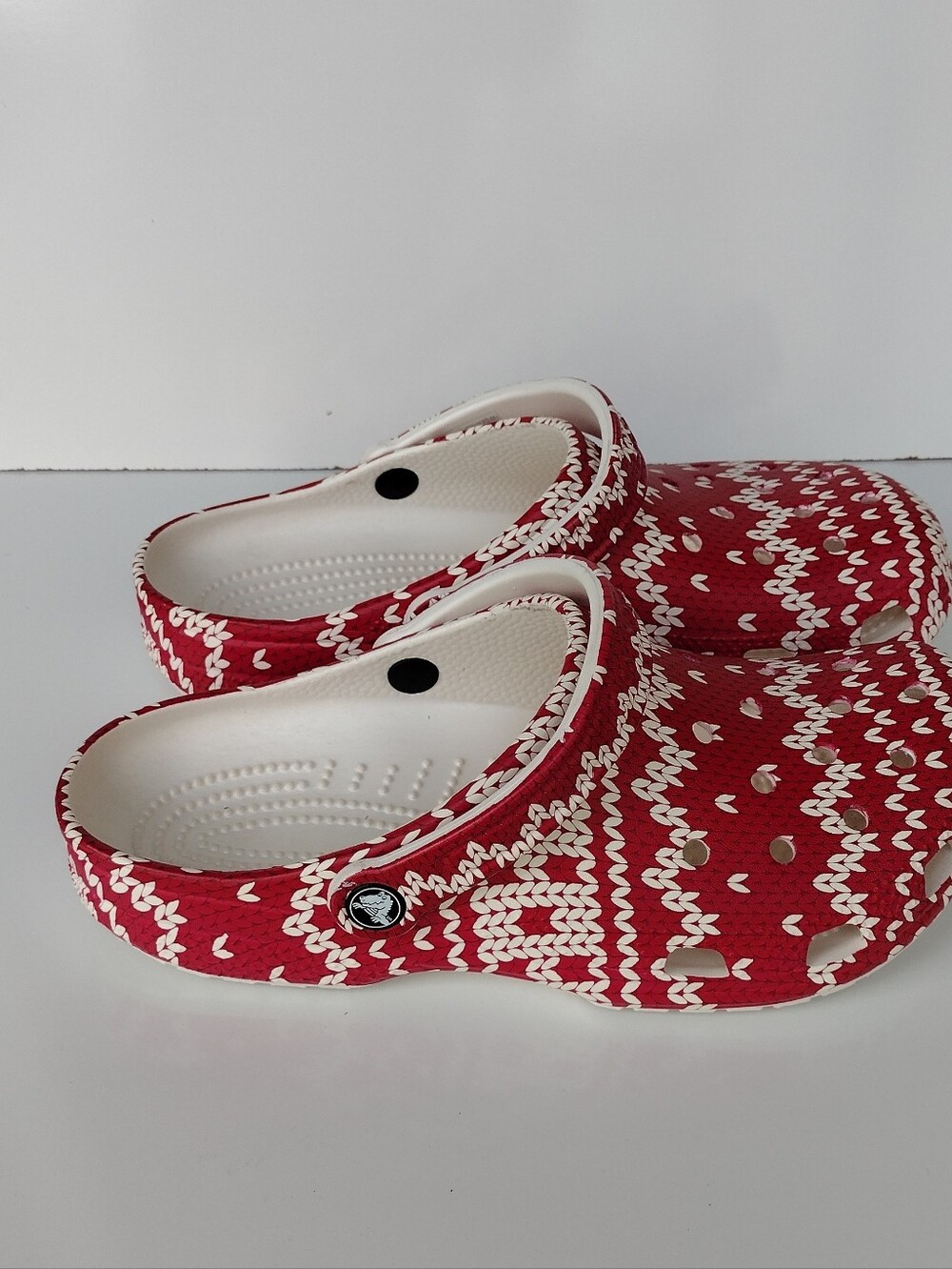 Crocs Adult Classic Holiday Christmas Sweater Print Clogs Red Women 10 Men 8